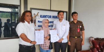 Mardiana saat menerima Putusan Hakim MA