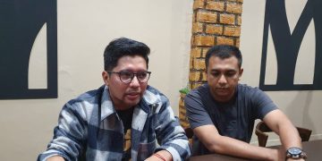 Kuasa Hukum keluarga AH Rifki Septino dan Husni saat memberikan keterangan resmi ke awak media