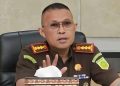 Muhammad Noor Ingratubun saat memimpin rapat terakhir bersama Kepala seksi di Kejari Jambi