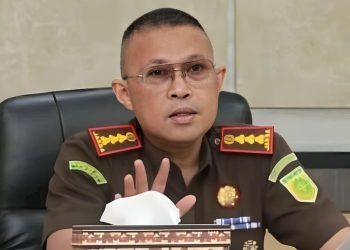 Muhammad Noor Ingratubun saat memimpin rapat terakhir bersama Kepala seksi di Kejari Jambi