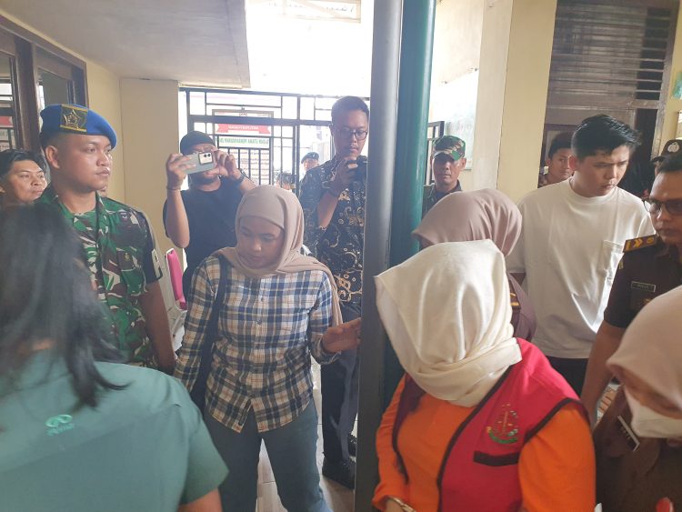Majelis Hakim Pengadilan Negeri Jambi menjatuhkan hukuman Mati terhadap Helen Dian Krisnawati alias The Godmother narkotika Jambi