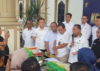 Dirreskrimsus Polda Jambi, Kombes Pol Taufik Nurmandia saat konferensi pers di Mapolda Jambi, Senin (25/8/25)