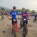 Fajar Ramadhan (Kanan) berhasil meraih Juara 1 kategori MTB Men Youth setelah mengalahkan 20 pembalap
