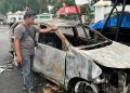 Satu unit mobil wartawan hangus terbakar saat aksi anarkis aksi unjuk rasa Aliansi Jambi Melawan