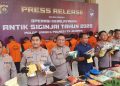 Ekspose hasil operasi ini dipimpin Dirresnarkoba Polda Jambi Kombes Pol Dewa Made Palguna bersama Karo Ops Kombes Pol M Edi Faryadi