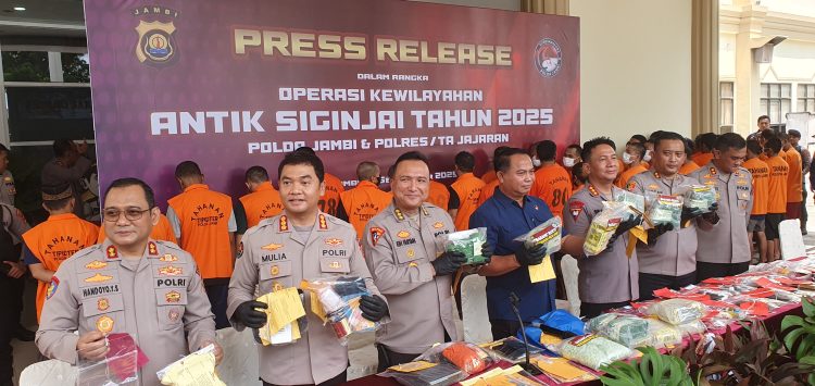 Ekspose hasil operasi ini dipimpin Dirresnarkoba Polda Jambi Kombes Pol Dewa Made Palguna bersama Karo Ops Kombes Pol M Edi Faryadi
