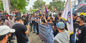 Aksi tutup mulut penghalangan kerja jurnalistik