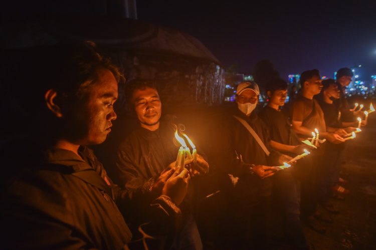 Belasan Jurnalis Nyalakan 1000 lilin sebagai bentuk perjuangan untuk mengembalikan kebebasan pers (Istimewa)