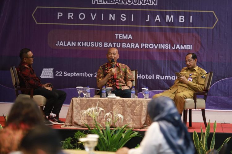 Pemprov dan Perusahaan Tambang Duduk Satu Meja Bahas Jalan Khusus di SMSI Jambi yang dipandu oleh moderator Pirma Satria, Pemred Jambi Ekspres
