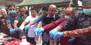 Barang bukti berupa narkotika jenis sabi dimusnahkan dengan cara diblender yang dicampur diterjen