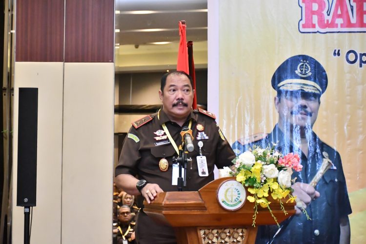 Kajati Jambi Sugeng Hariadi saat memberikan sambutan