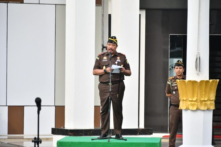 KORUPSI : Kajati Jambi Sugeng Hariadi Sampaikan amanat diupacara Harkordia 2025