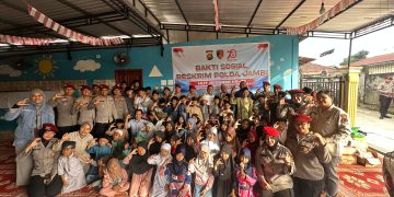HUT Reserse : Suasana haru dan bahagia saat Ditreskrimsus Polda Jambi menyerahkan bantuan sembako kepada anak-anak Rumah Cahaya