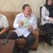 Petugas Kantor Wilayah Direktorat Jenderal Imigrasi Jambi saat melaksanakan pemeriksaan dokumen keimigrasian WNA dalam Operasi Wirawaspada Tahun 2025 di Kabupaten Muaro Jambi