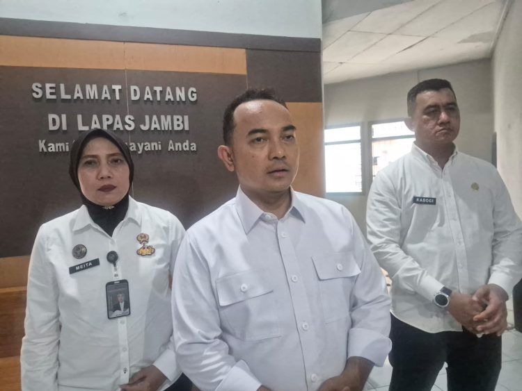 MITIGASI KAMTIB : Kanwil Ditjenpas Jambi melaksanakan pemindahan 32 narapidana high risk ke Nusakambangan