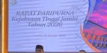 Kajati Jambi Sugeng Hariadi memberikan arahan dalam Rapat Paripurna terkait kesiapan Kejati Jambi mengimplementasikan KUHP dan KUHAP baru, termasuk penerapan keadilan restoratif dan sanksi kerja sosial