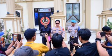 PAJERO SPORT : Kabid Humas Polda Jambi Kombes Pol. Erlan Munaji memberikan keterangan pers terkait insiden mobil Pajero Sport yang menerobos pagar Mapolda Jambi (Ist)