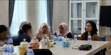 Orang tua korban dugaan pemerkosaan saat audiensi dengan DPRD Kota Jambi (Ist)
