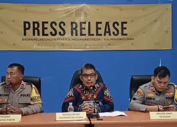 TPPO : Kepala BP3MI Kalimantan Utara Kombes Pol Andi Muhammad Ichsan (tengah) memberikan keterangan pers terkait upaya pencegahan PMI nonprosedural di Pelabuhan Tunon Taka