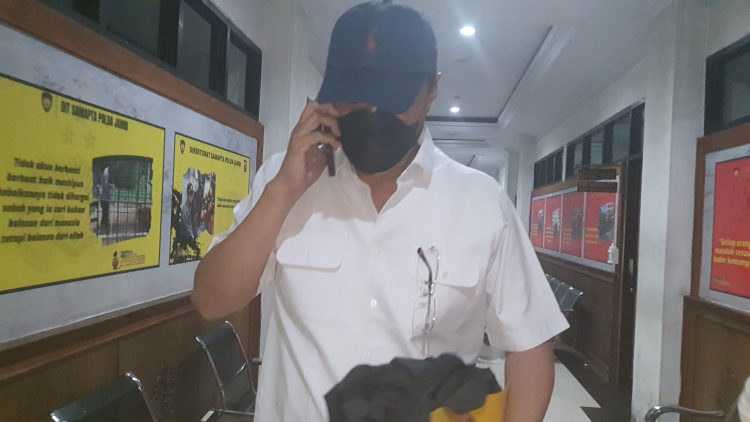 DIPERIKSA : Varial Adi Putra diam seribu bahasa usai diperiksa