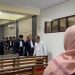 DAKWAAN : Terdakwa saat keluar ruangan sidang usai mendengarkan dakwaan penuntut umum