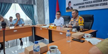 RAPAT : Kepala BP3MI Kalimantan Utara Kombes Pol Andi Muhammad Ikhsan (Baju putih) memimpin rapat koordinasi lintas instansi terkait persiapan kedatangan ratusan PMI deportasi dari Malaysia