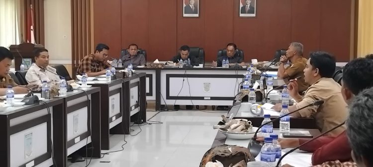 DPRD Kota Jambi secara tegas menolak keberadaan stockpile batu bara tersebut karena dinilai melanggar aturan tata ruang (RTRW) dan mengancam lingkungan di kawasan permukiman