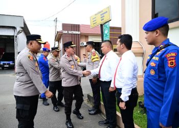 KUNJUNGAN : Wakapolda Jambi Brigjen Pol Benny Ali tiba di Mapolres Tanjung Jabung Barat dan disambut langsung Kapolres AKBP Maulia Kuswicaksono beserta jajaran