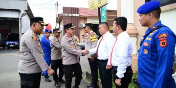 KUNJUNGAN : Wakapolda Jambi Brigjen Pol Benny Ali tiba di Mapolres Tanjung Jabung Barat dan disambut langsung Kapolres AKBP Maulia Kuswicaksono beserta jajaran