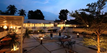 DESTINASI : Suasana area outdoor Senyala Space di Arizona, Jalan Sunan Giri, Simpang III Sipin, Kota Jambi, yang menjadi pilihan lokasi buka puasa dengan konsep cozy dan view menarik selama Ramadan