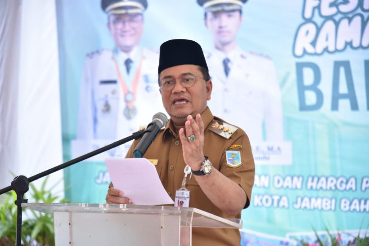 Wali kota Jambi Dr. dr. H. Maulana, MKM