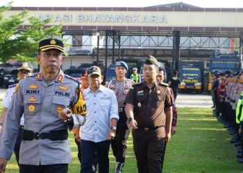 OPERASI KETUPAT : Kapolres Merangin, AKBP Kiki Firmansyah, memimpin Apel Gelar Pasukan Operasi Ketupat 2026  menandai kesiapan personel gabungan dalam mengamankan rangkaian perayaan Hari Raya Idulfitri 1447 Hijriah
