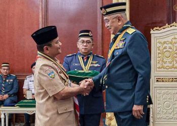 PENGHARGAAN Wali Kota Jambi, Dr. H. Maulana menerima penghargaan Bintang Semangat Rimba Kelas Kedua (Perak) dari Persekutuan Pengakap Malaysia pada Istiadat Penganugerahan Bintang dan Pingat di Dewan Seri Utama, Pejabat TYT Yang di-Pertua Negeri Melaka, Malaysia