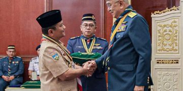 PENGHARGAAN Wali Kota Jambi, Dr. H. Maulana menerima penghargaan Bintang Semangat Rimba Kelas Kedua (Perak) dari Persekutuan Pengakap Malaysia pada Istiadat Penganugerahan Bintang dan Pingat di Dewan Seri Utama, Pejabat TYT Yang di-Pertua Negeri Melaka, Malaysia