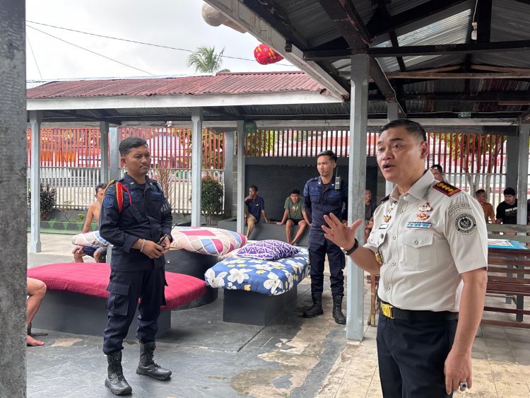 LAPAS : Kalapas Jambi melakukan pemeriksaan terhadap warga binaan sebagai tindak lanjut video viral yang diduga melibatkan narapidana
