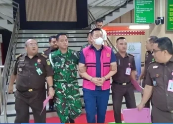 PENAHANAN : Terdakwa Bengawan Kamto saat menjalani proses penahanan sebelum statusnya dialihkan menjadi tahanan rumah, keputusan yang belakangan menuai sorotan publik