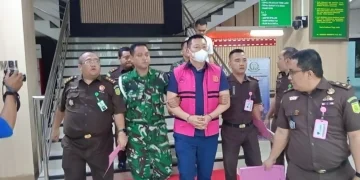 PENAHANAN : Terdakwa Bengawan Kamto saat menjalani proses penahanan sebelum statusnya dialihkan menjadi tahanan rumah, keputusan yang belakangan menuai sorotan publik