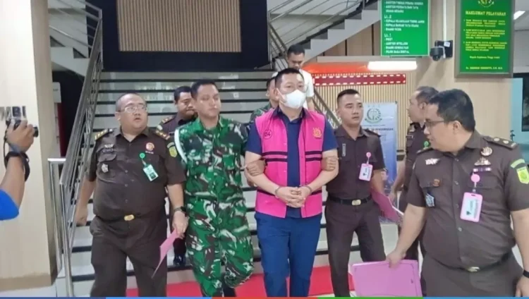 PENAHANAN : Terdakwa Bengawan Kamto saat menjalani proses penahanan sebelum statusnya dialihkan menjadi tahanan rumah, keputusan yang belakangan menuai sorotan publik