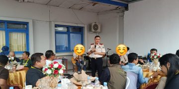 COFFE MORNING : Kepala Lapas Kelas IIA Jambi, Syahroni Ali, bersama jajaran dan insan pers saat kegiatan coffee morning di Kota Jambi