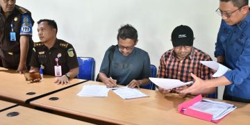 SEGEL : Penandatanganan Berita Acara Penyegelan Aset Sitaan PT PAL oleh Tim Kejati Jambi
