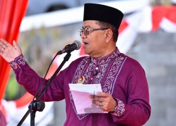 Wali Kota Jambi Maulana memimpin upacara peringatan HUT ke-80 Pemerintah Kota Jambi dan Hari Jadi Tanah Pilih Pusako Betuah ke-625 di lapangan utama Kantor Wali Kota Jambi
