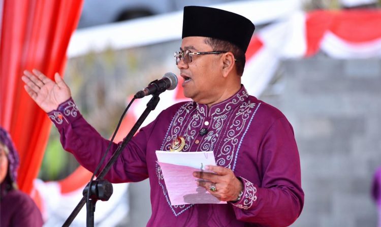Wali Kota Jambi Maulana memimpin upacara peringatan HUT ke-80 Pemerintah Kota Jambi dan Hari Jadi Tanah Pilih Pusako Betuah ke-625 di lapangan utama Kantor Wali Kota Jambi