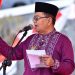 Wali Kota Jambi Maulana memimpin upacara peringatan HUT ke-80 Pemerintah Kota Jambi dan Hari Jadi Tanah Pilih Pusako Betuah ke-625 di lapangan utama Kantor Wali Kota Jambi
