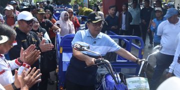 Wali Kota Jambi, Maulana melepas operasional 12 unit gerobak motor OPBM di Kelurahan Kebun Handil, Kecamatan Jelutung
