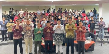 GEN Z : Wakil Wali Kota Jambi, Diza Hazra Aljosha, foto bersama usai menghadiri Seminar dan Talkshow pada Puncak Gebyar Dakwah 2026 Fakultas Dakwah UIN STS Jambi di Wing C UIN STS Jambi