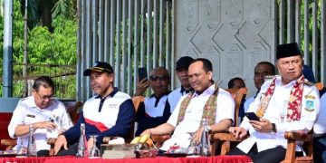 PEMBUKAAN :Wali Kota Jambi, Maulana, duduk bersama unsur Forkopimda saat menghadiri pembukaan O2SN dan FLS3N 2026
