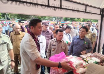 Gubernur Jambi Al Haris saat mendampingi kunjungan kerja Wakil Menteri Pertanian Republik Indonesia Sudaryono