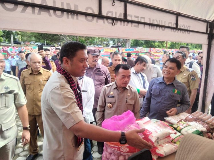 Gubernur Jambi Al Haris saat mendampingi kunjungan kerja Wakil Menteri Pertanian Republik Indonesia Sudaryono