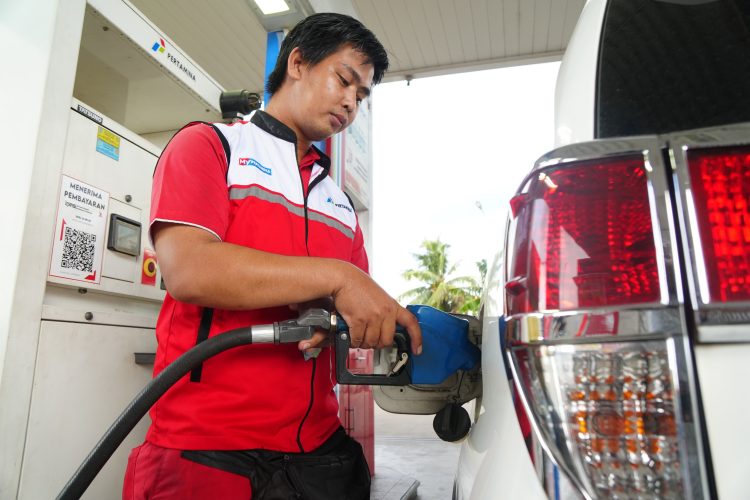 HARGA BBM : Petugas mengisi BBM di SPBU. Pertamina Patra Niaga menyesuaikan harga Pertamax mulai 10 Juni 2026, sementara harga Pertalite dan BioSolar tetap. (Dok Pertamina Patra Niaga)