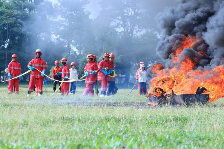 KARHUTLA : Simulasi pemadaman api menjadi bagian dari edukasi dan penguatan kesiapsiagaan dalam menghadapi potensi karhutla di Provinsi Jambi